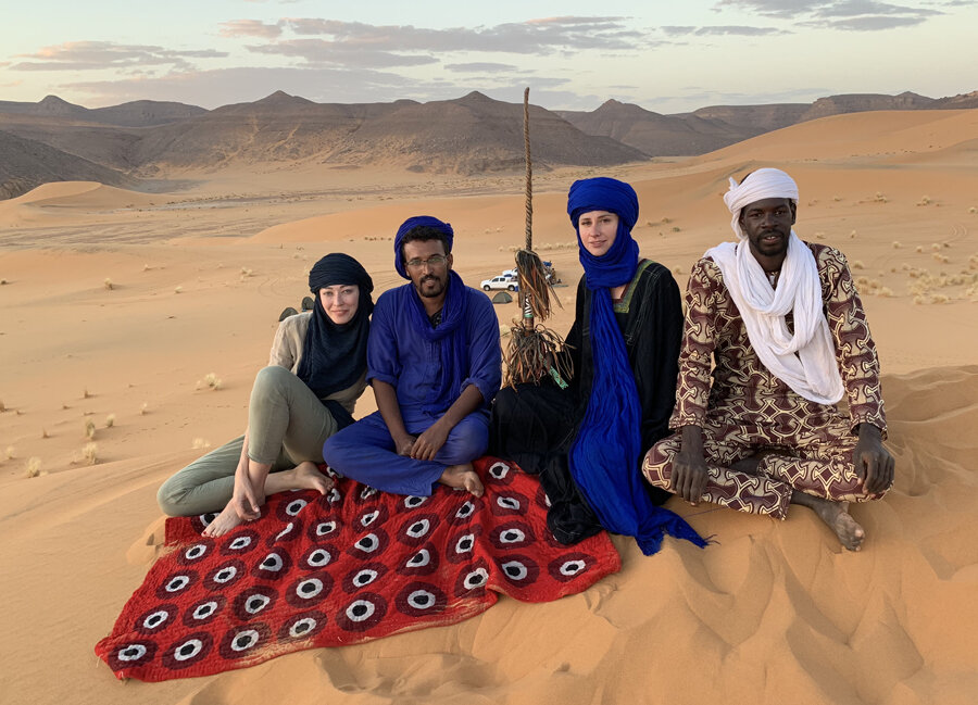Житель северной африки 6. Туареги мужчины. Много арабов. Туареги женщины. Туареги в летних платьях.