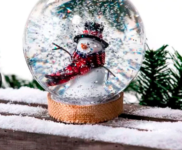 Снеговик со с снегом в баночке