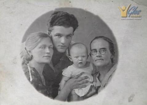 Create carousel             Ирма Герман с маленькой Анечкой