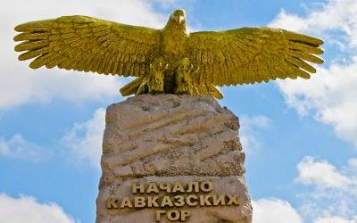 Название поселка Су-Псех, согласно древним легендам и преданиям, произошло от “Су” – вода и “Псоу” – вода, произносимых на разных наречиях и означающих обилие рек и озер, расположенных на этой территории. Однако сегодня в поселке Су-Псех и в его окрестностях никаких водоемов нет, за исключением главной достопримечательности – Черного моря. Несмотря на правильное написание “Су-Псех”, в сети Интернет широко используется название “Супсех”.