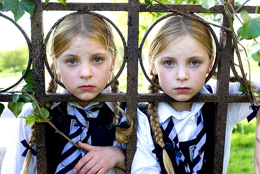 Кадр из фильма «St. Trinian's» («Одноклассницы»), 2007 год. Фильм, безусловно, достоин быть упомянутым, но в ниже представленную великолепную семёрку не входит.