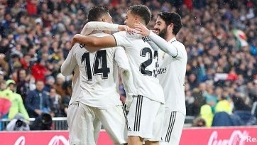 Фото: realmadrid.comО реализации планов «Реала» по усилению своего состава именно летом 2019 года сообщает Marca. «Сливочные» намерены приобрести игроков, которые сразу или в будущем смогут заменить Рафаэля Варана, Альваро Одриосолу, Марко Асенсио, Тони Крооса, Иско и Гарета Бэйла.
