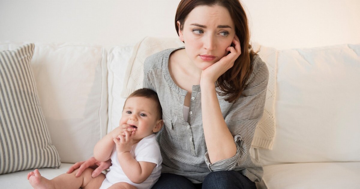 Ей начинает казаться, что все мужчины одинаковые, что новые отношения ей сейчас ни к чему, да и кто захочет женщину с ребенком.