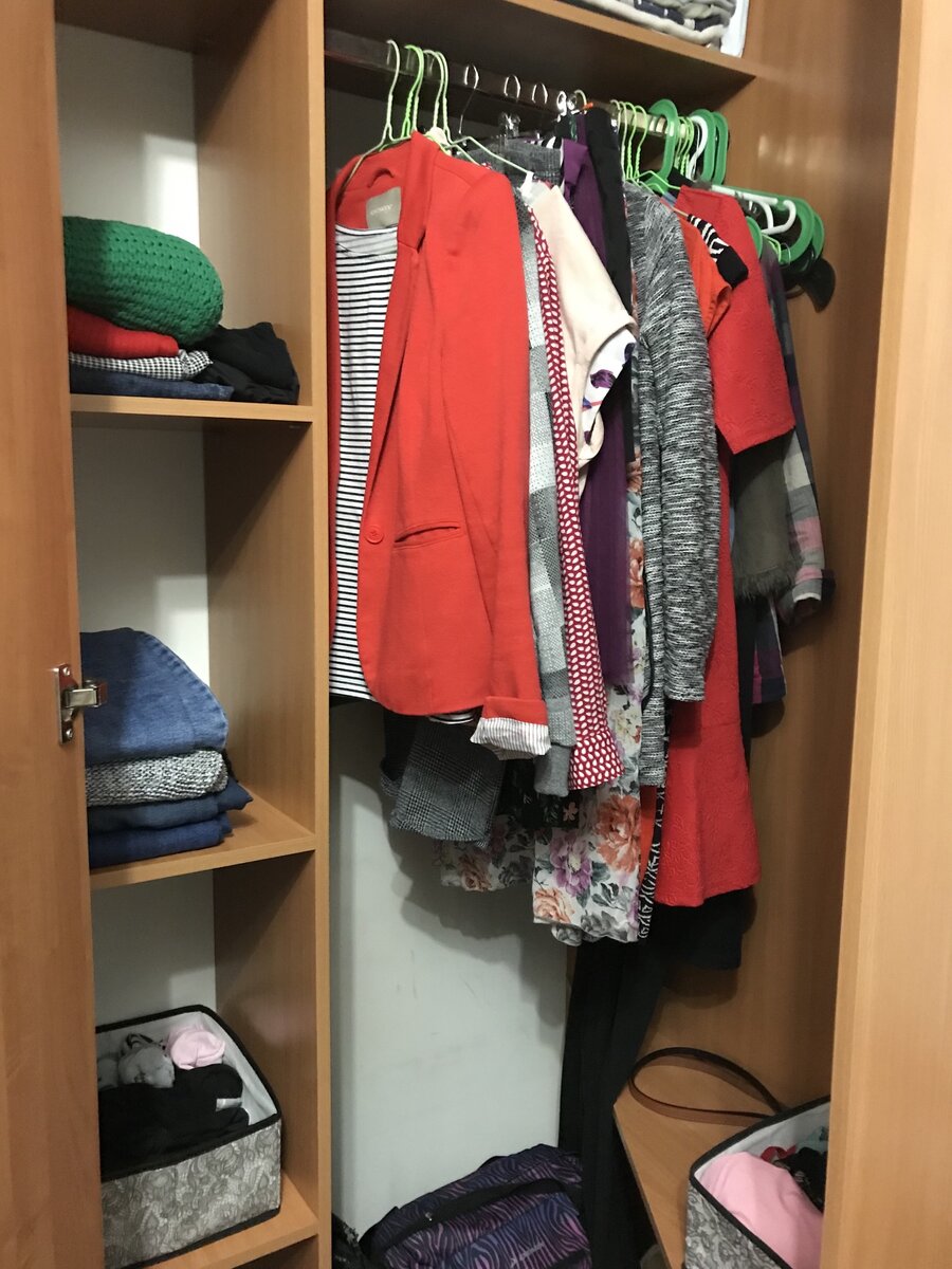 Мой шкаф после сортировки одежды
