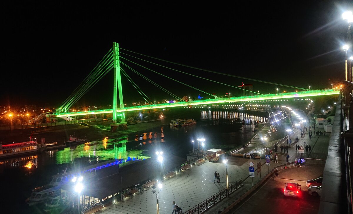 Меняет цвета