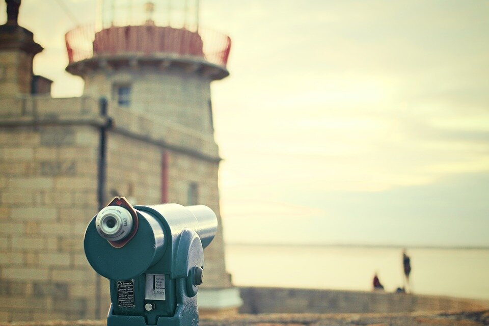 https://pixabay.com/photos/spyglass-telescope-castle-observe-498458/