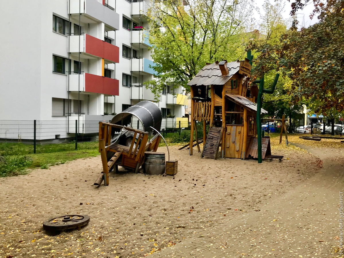 Смотрите, какой крутяк: детская площадка, стилизованная под эпоху вестерна.
