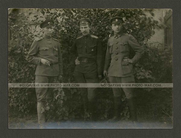 Предположительно слева мой двоюродный прапрадед .Лукин Иван Демьянович,мл.Унтер-Офицер 4 Туркестанского стрелкового полка.