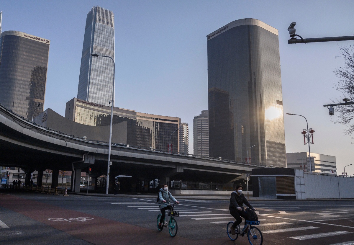 Улицы Пекина пустуют 10 февраля 2020 года, так как жители пытаются избежать заражения коронавирусом. 