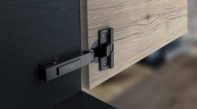 Петля T-type в покрытии TeraBlack на фасаде