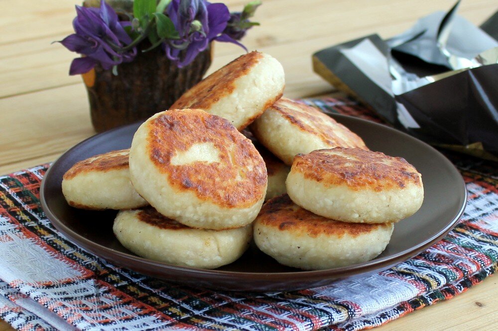 Творожные сырники на сковороде с манкой пошаговый рецепт фото