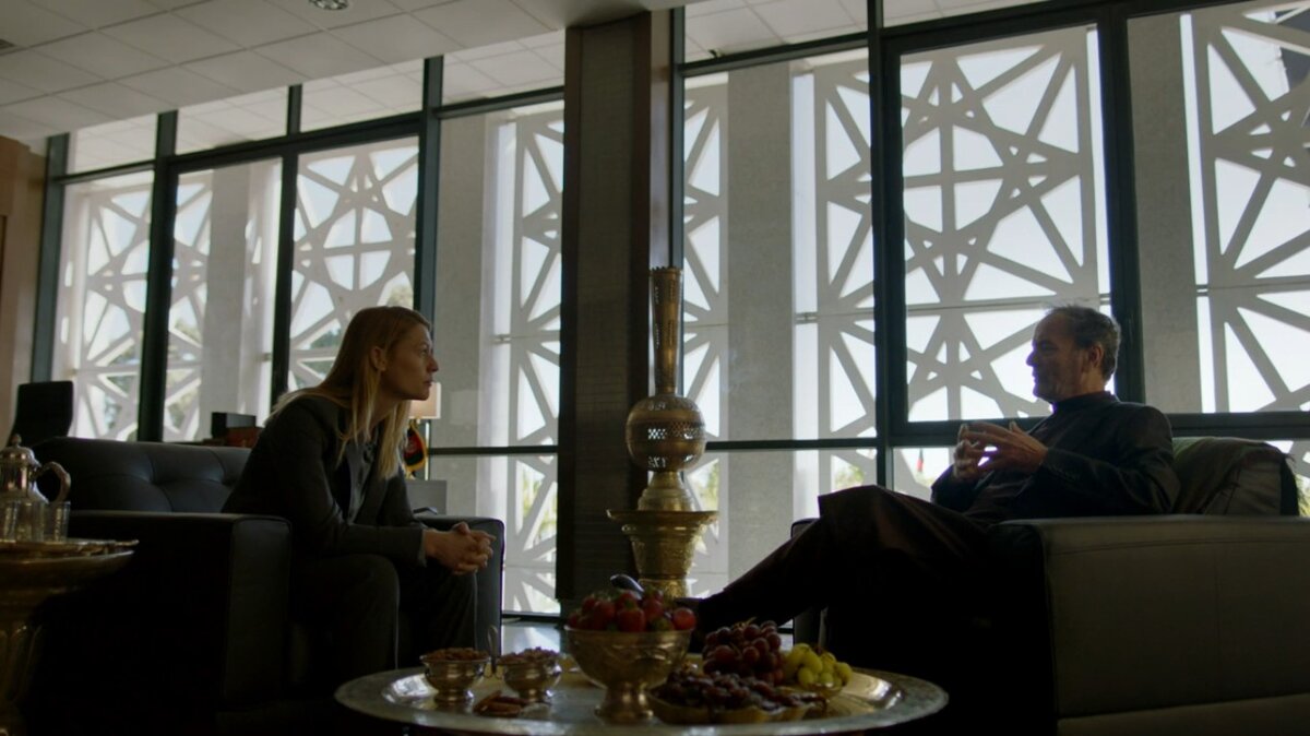 Кадр из восьмого сезона сериала "Родина". 2020-ый г.