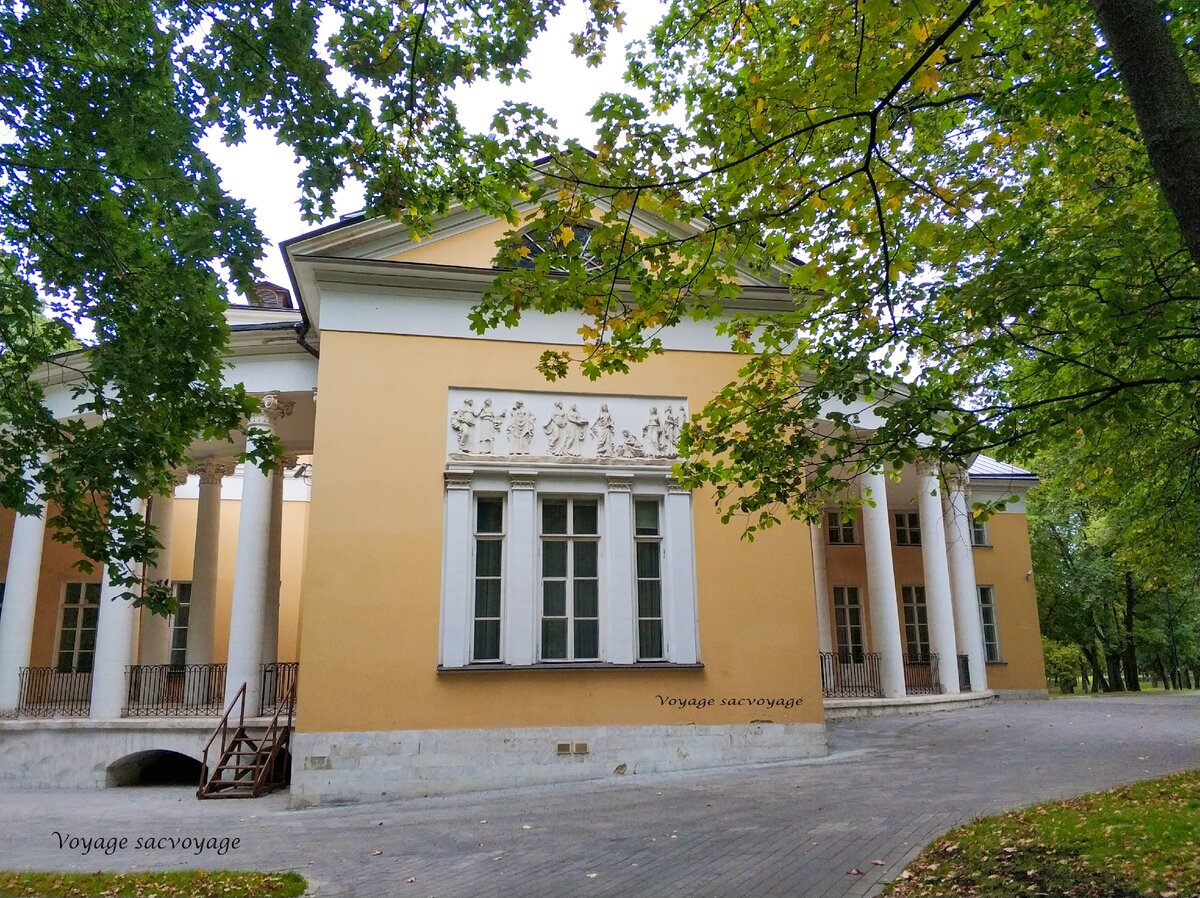 Дворец усадьбы Люблино.  Фото принадлежит автору блога Voyage sacvoyage . копирование, и использование другими лицами запрещено.