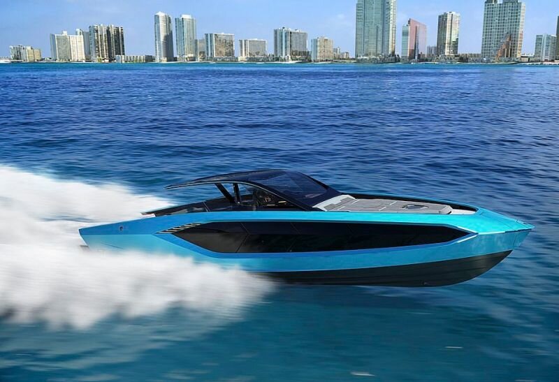 Отметим, что каждый 24-литровый двигатель V12 плавсредства имеет мощность 2000 л.с. и весит 2380 кг без жидкости. Это означает, что всего только один двигатель лодки уже тяжелее, чем внедорожник Lamborghini Urus.

