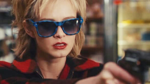 Очки Сары Пэкстон и другой незначительный реквизит помогают героям и зрителям понять, что происходит в фильме «Вход в никуда»