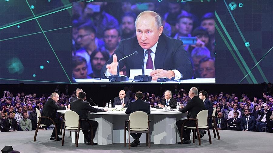 Путин взялся за искусственный интеллект. Что обсуждали на первом совещании?