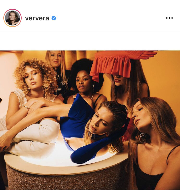 Кадры из клипа. Соня Киперман - слева. 