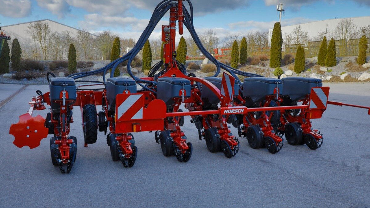 Фото: Портал farm-connexion.com Новая 6-ти рядная сеялка Horsch Maestro RV