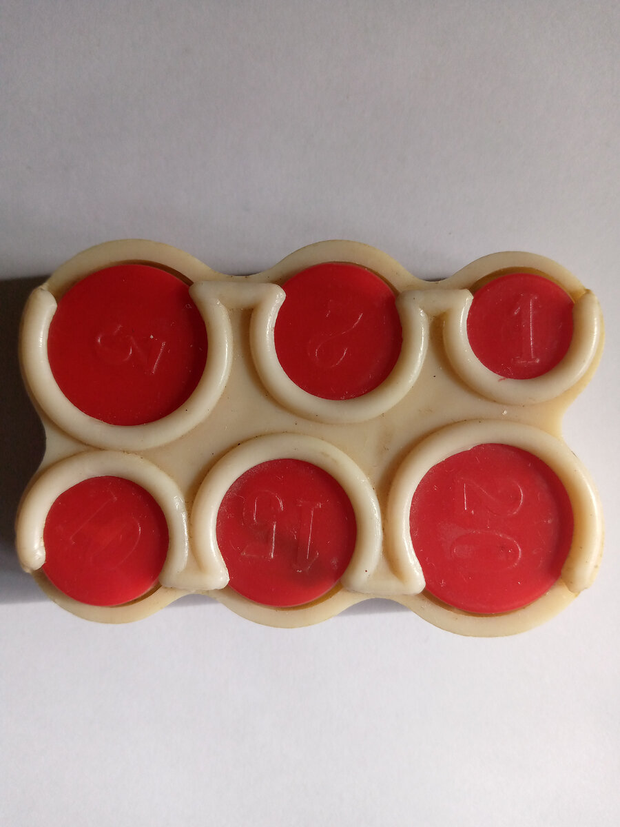 Длинна корпуса 7 см , ширина 4 см 8 мм