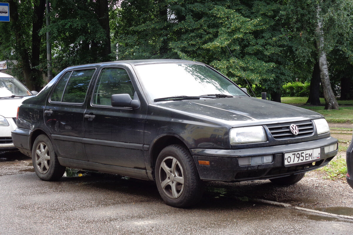 Volkswagen Jetta III GLS, выпущенный для рынка США в Мексике в 1992 году, но с замененной когда-то радиаторной решеткой (дизайн 1995 года)