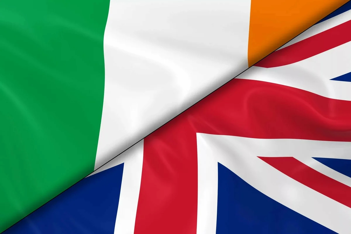 Northern ireland english. Ирландский флаг (Irish Flag). Великобритания.Ирландия.. Флаг Великобритании. Флаг Великобритании и Ирландии.