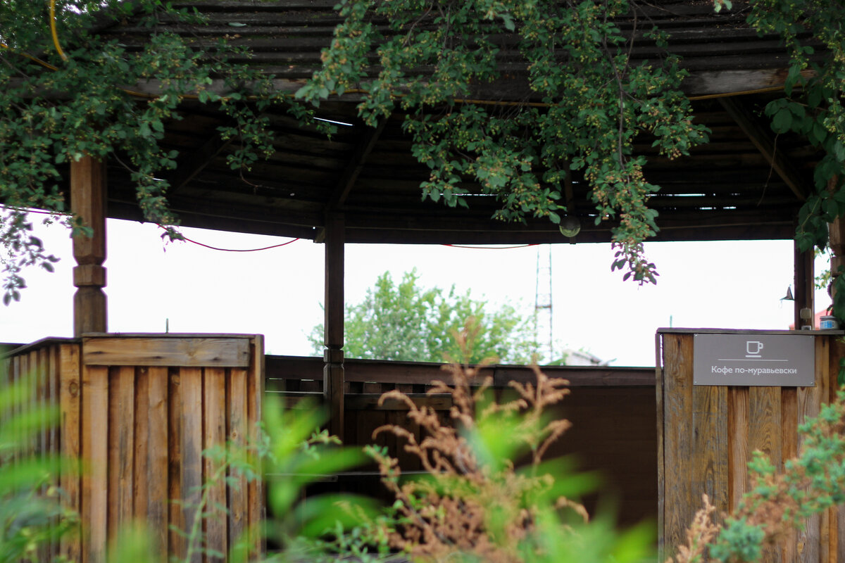 Во дворе Историко-мемориального музея