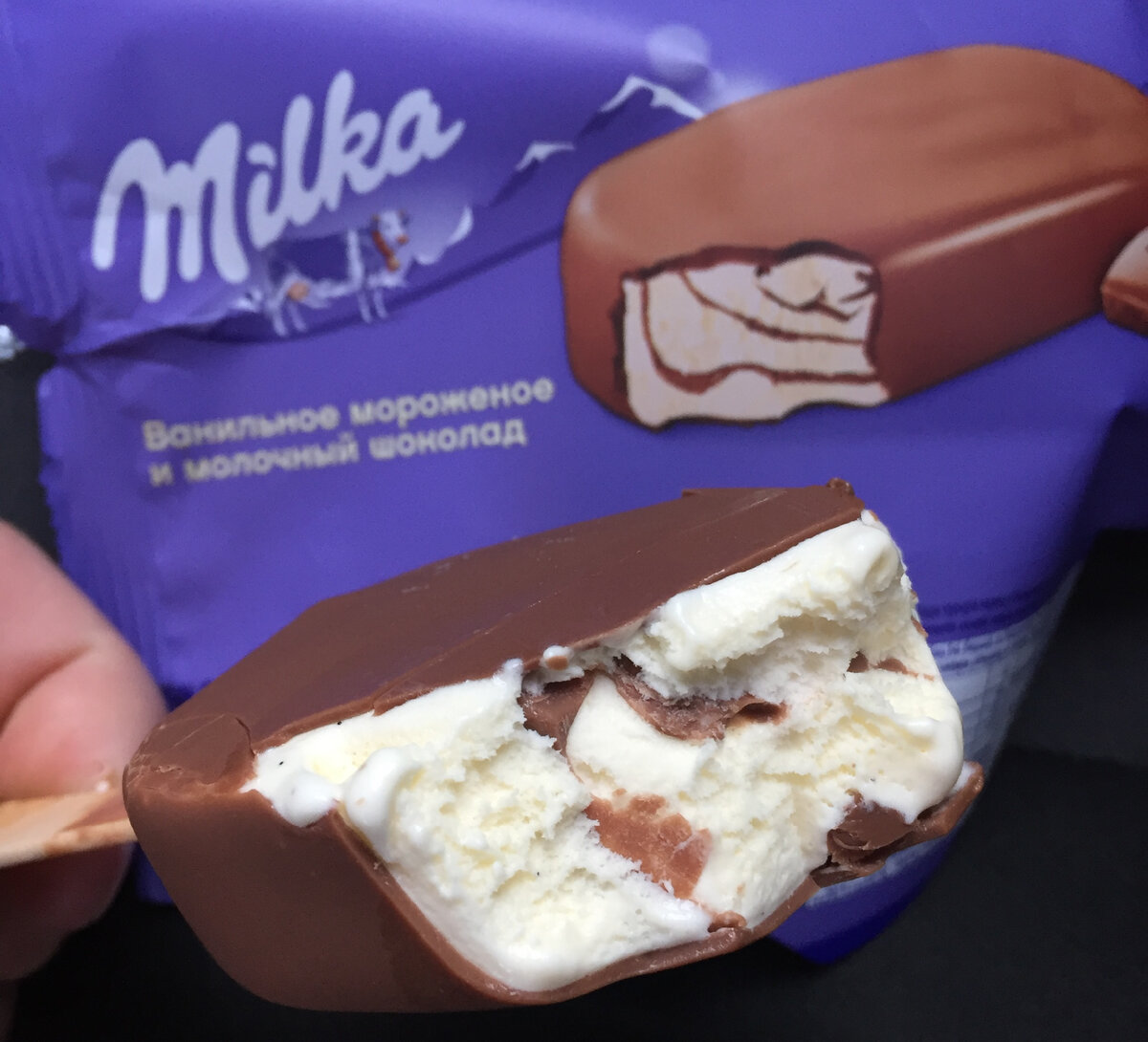 Дети обожают мороженое за его сладость, вкус и ощущение праздника. 