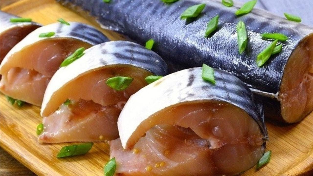 Как посолить. Рыба скумбрия малосоленная. Скумбрия малосольная в рассоле. Мурманский посол скумбрия. Калнина Наталья скумбрия
