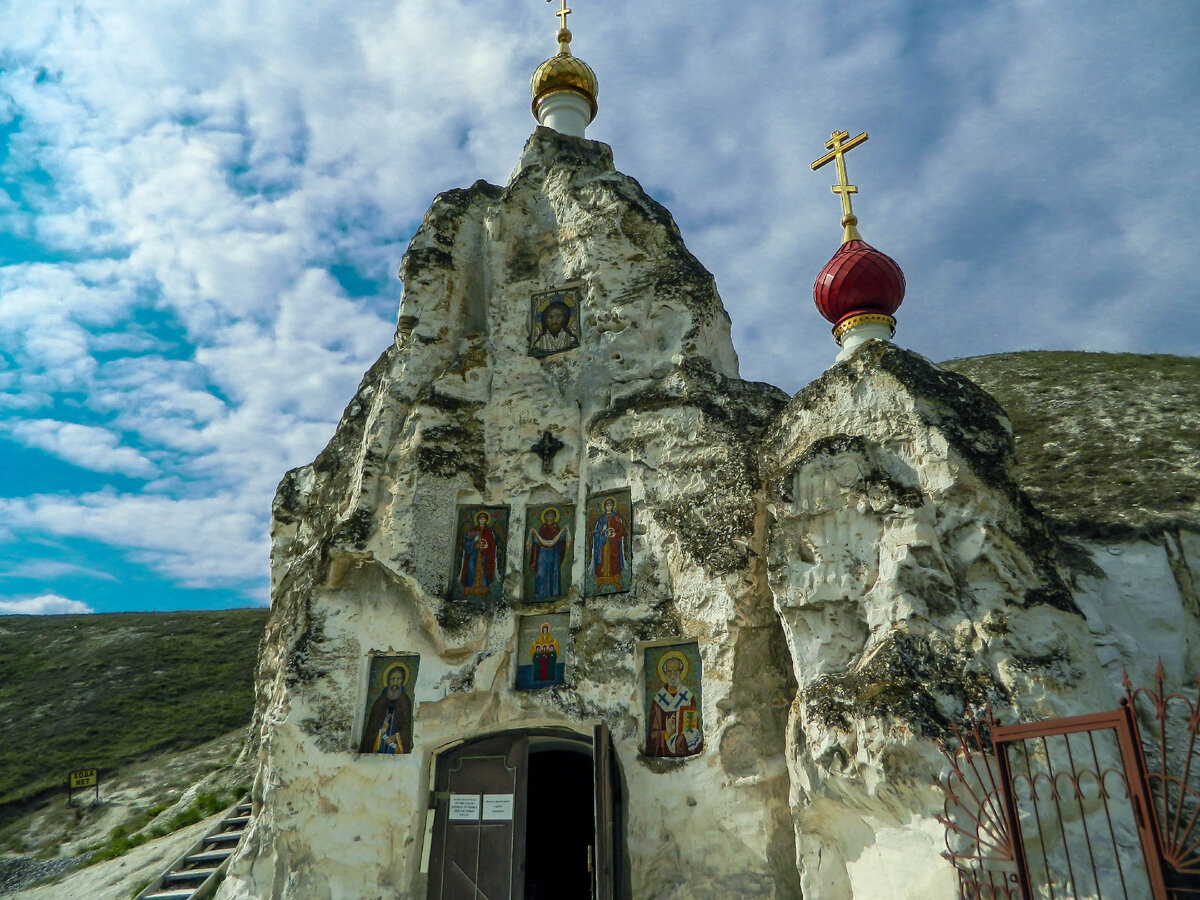 Святогорск Пещерная Церковь