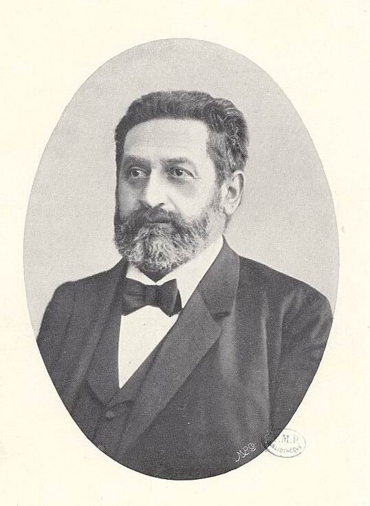 Юлиус Вольф (21 марта 1836 - 18 февраля 1902) Фото с сайта https://www.peoples.ru/medicine/surgery/julius_wolff/index.html
