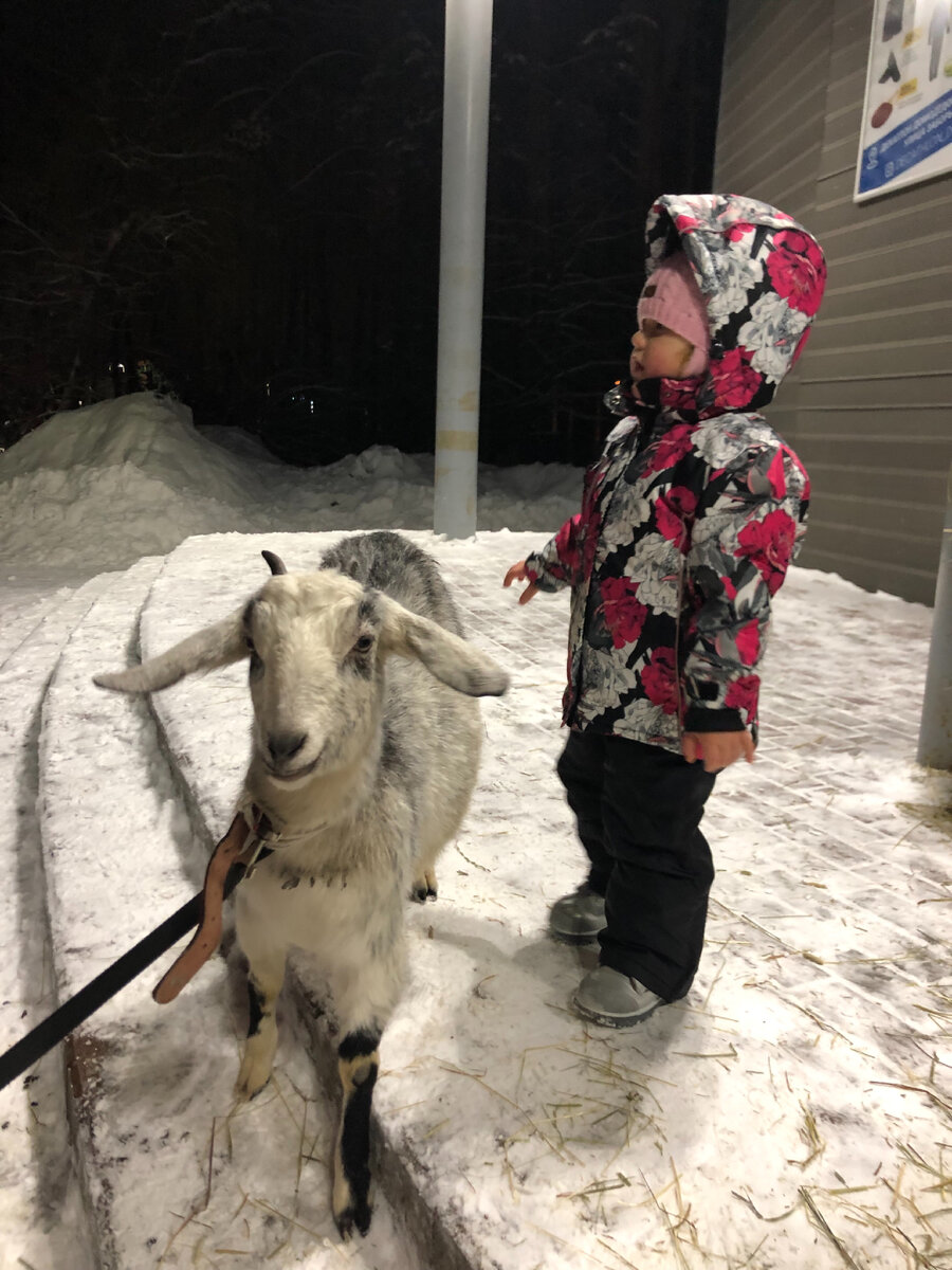 А это ребёнок (справа)