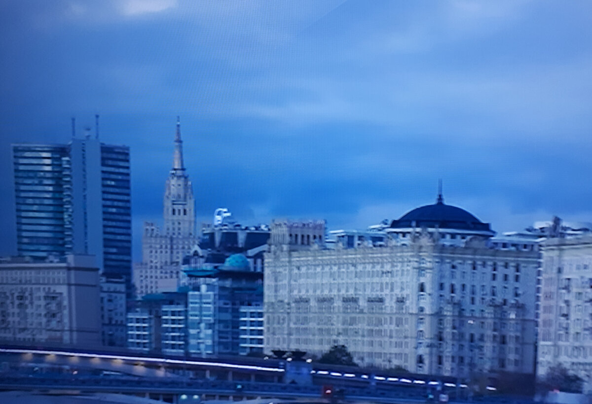 Столица бурлила своей жизнью, а грабители готовились