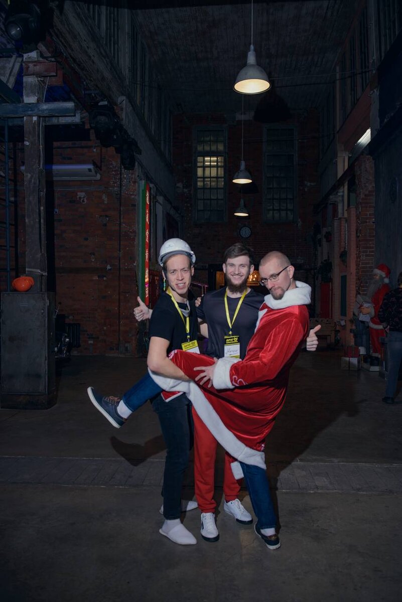 Артём посередине.)) 