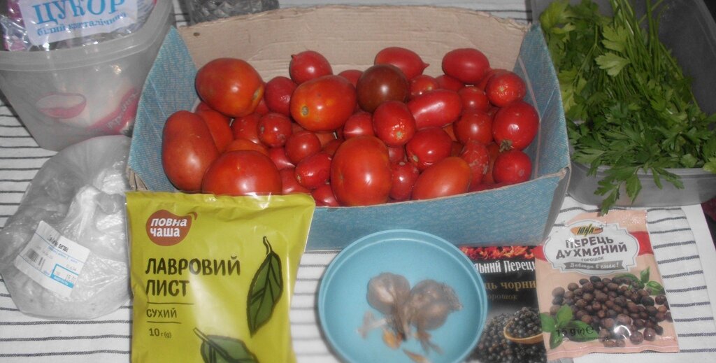 Продукты для маринования помидоров. Личное фото автора канала Житейская проза