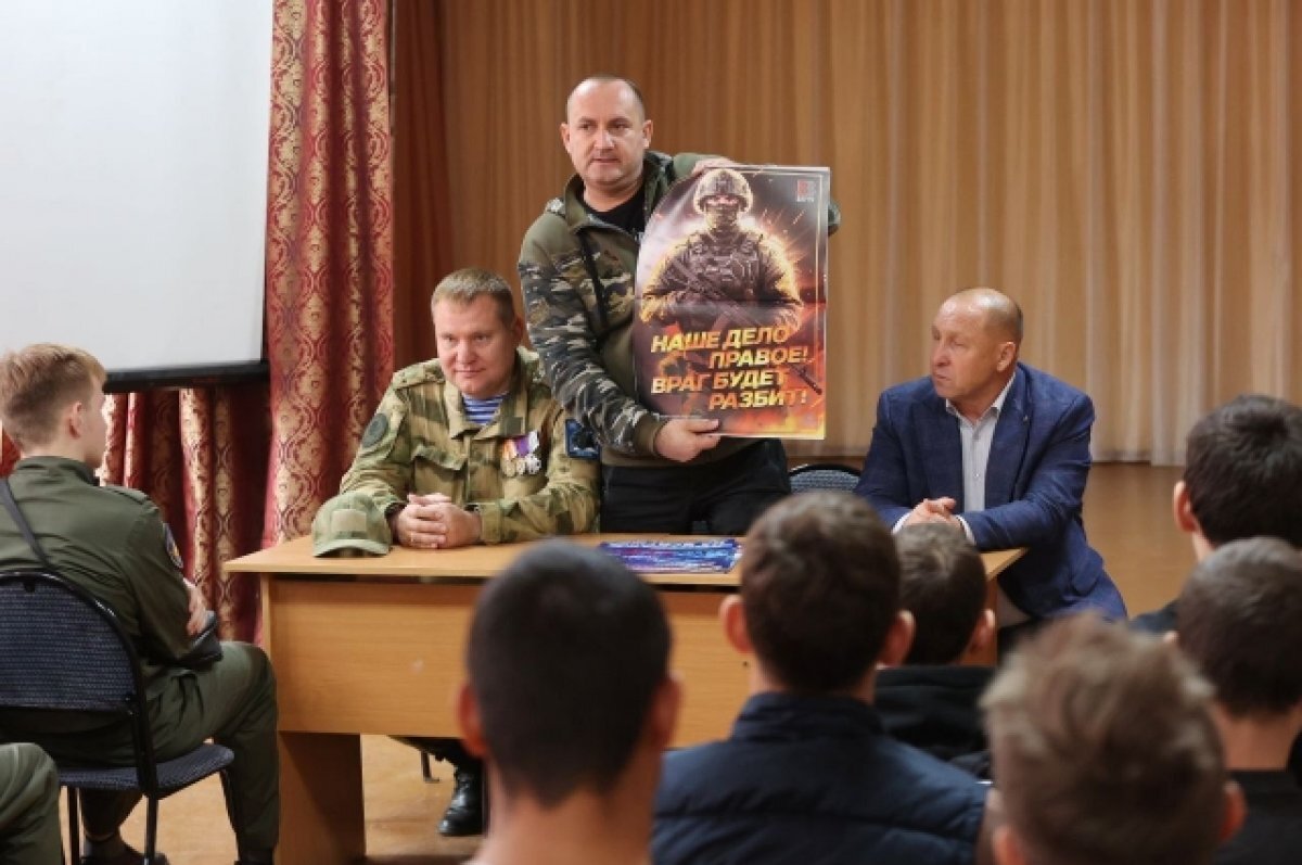    Вячеслав Калинин провёл "Разговор о важном" в Саратовском техникуме