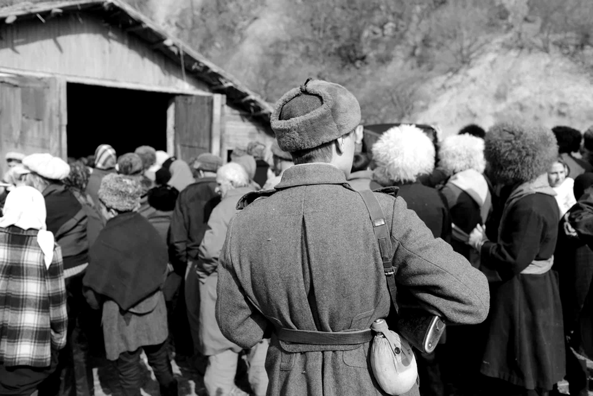 Выселение чеченцев причина. Депортация чеченского народа 1944г.. Депортация Чечено ингушского народа 1944. 23 Февраля 1944 депортация Чечено ингушского народа. 23 Депортация чеченцев и ингушей.