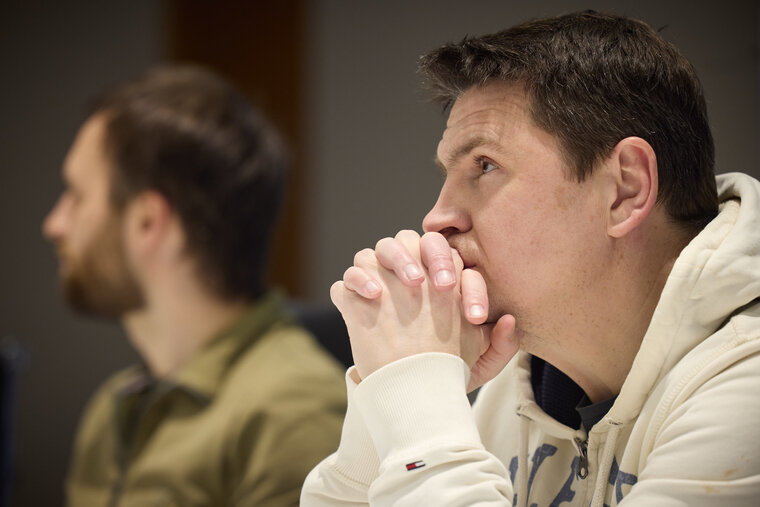    Подоляк пообещал проблемы украинцам, уехавшим за границу