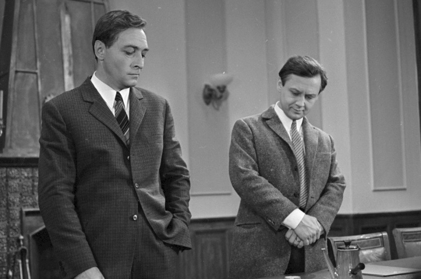 ВСЕНАРОДНОЕ ПРИЗНАНИЕ ТАБАКОВ ОБРЁЛ ПОСЛЕ ВЫХОДА НА ТЕЛЕЭКРАНЫ ФИЛЬМА ТАТЬЯНЫ ЛИОЗНОВОЙ «СЕМНАДЦАТЬ МГНОВЕНИЙ ВЕСНЫ», В КОТОРОМ ОН БЛИСТАТЕЛЬНО СЫГРАЛ ШЕЛЛЕНБЕРГА. ФОТО: КИНОПОИСК