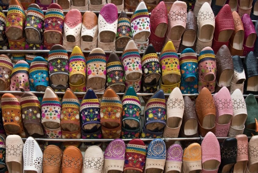 Обувь на базаре