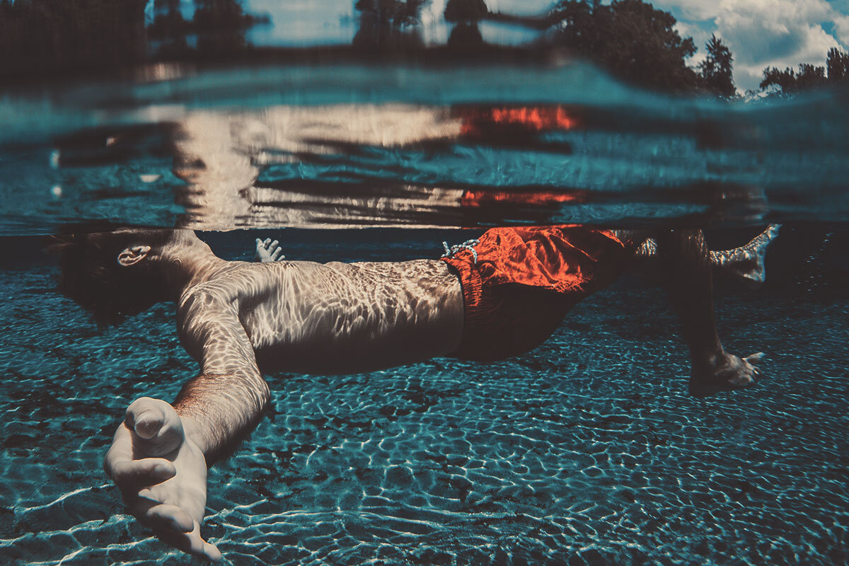  Плавание давно уже перестало быть просто видом спорта. Сейчас это и кардионагрузка, и физкультура, и закалка, и просто отдых.