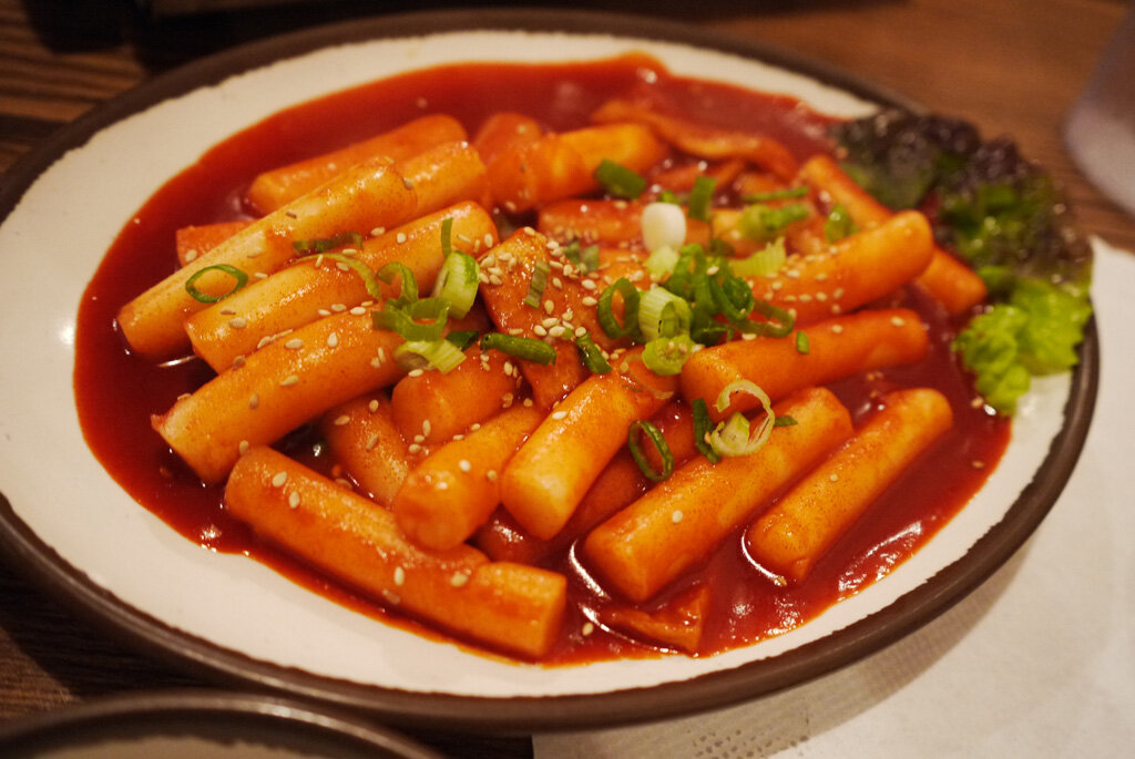 Так поки. Токпокки кимчи. Южная Корея токпокки. Кухня Южной Кореи токпокки. Что такое токпокки в Корее.