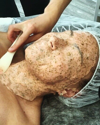 Маска с апельсином и укропом. Вариантов альгинатных масок столько, что не удивлюсь окрошке или ленивым голубцам на лице:))