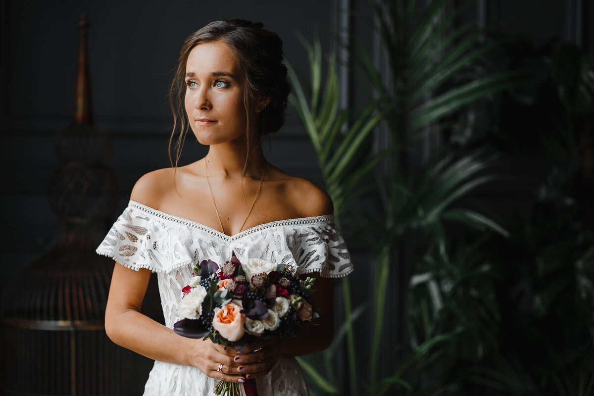   Невеста в платье свадебного салона «Валенсия»