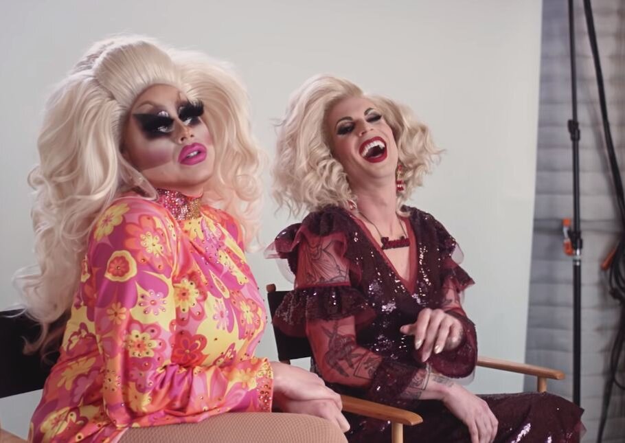 Необычные видео с девушками. Trixie and Katya. Необычное видео на ютубе.