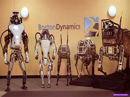 роботы фирмы Boston Dynamics, слева роботы андроидного типа