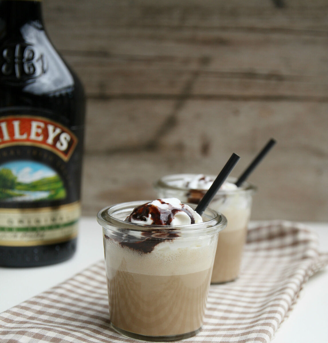 Ликёр Baileys: идеальный рецепт приготовления похожего ликёра в домашних  условиях | Домашняя кондитерская | Дзен