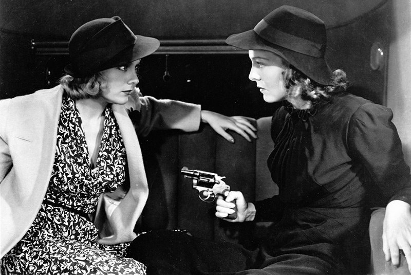 Женщинами-разведчицами в наши дни никого не удивишь