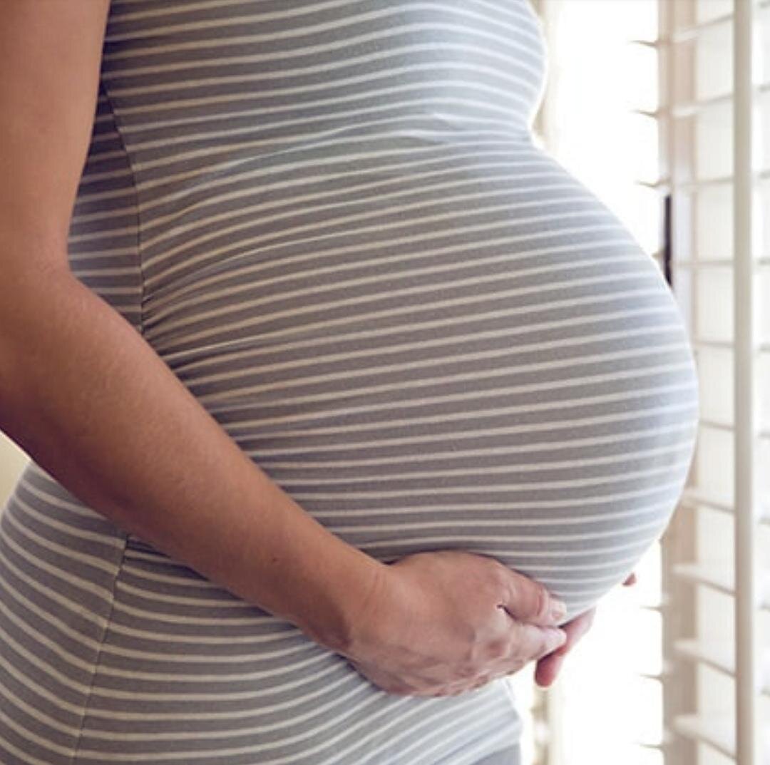 40 неделя беременности предвестники. Беременность 41-42 недели. Беременные женщины. Беременный живот.