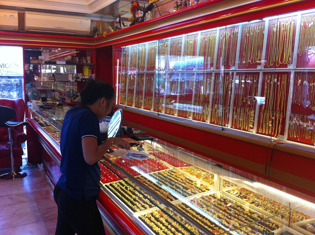На фото - одна из ювелирных лавок в Натоне, остров Самуи.