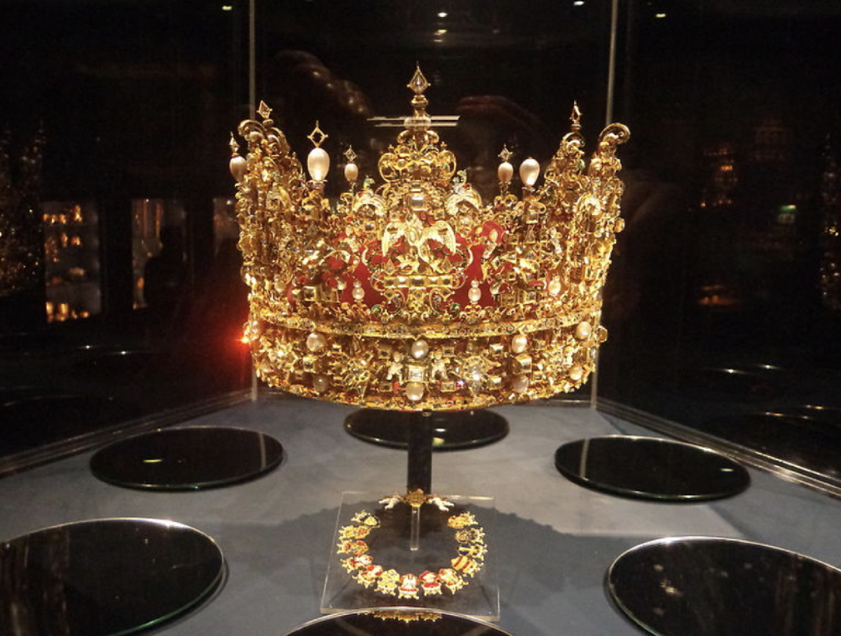 Корона Кристиана IV. Статьи выходят каждый день после 18:00 по мск.